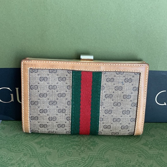 Authentic Vintage Gucci Sherry line compact wallet (approx: H 4x 2.5 x W 5”) - Picture 7 of 9